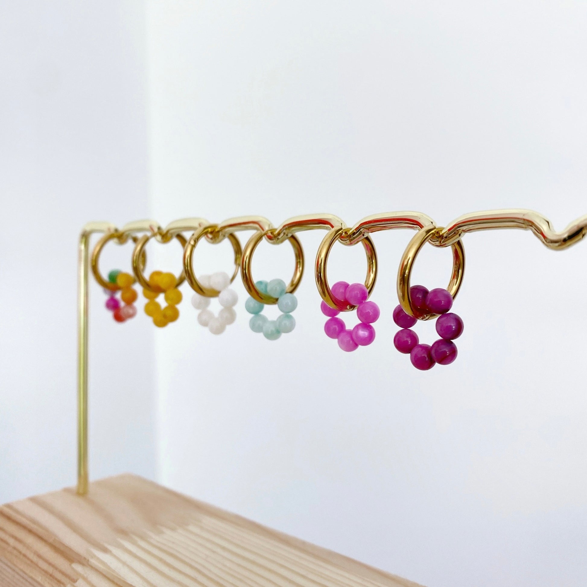 Boucles colorées pour femme en acier