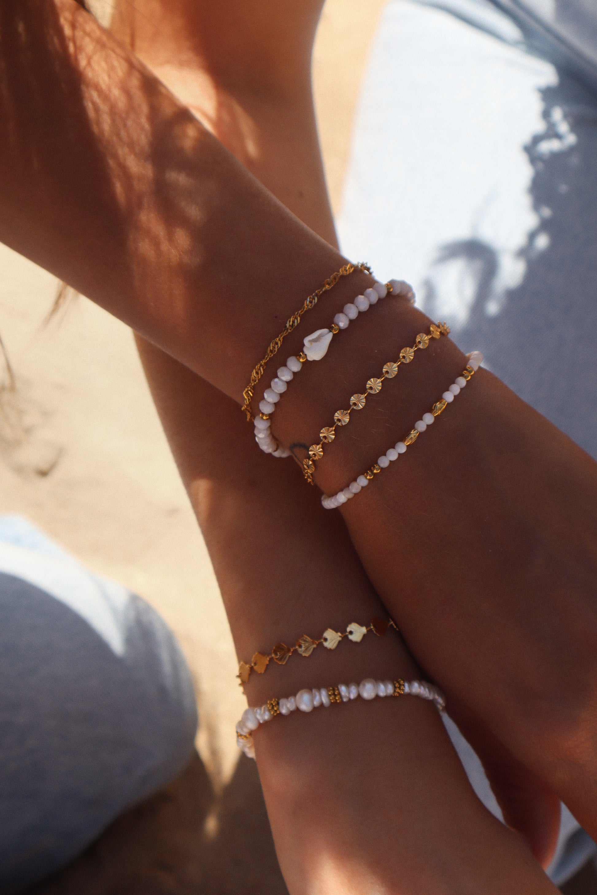 bracelets blancs tendances manchettes doré blanc