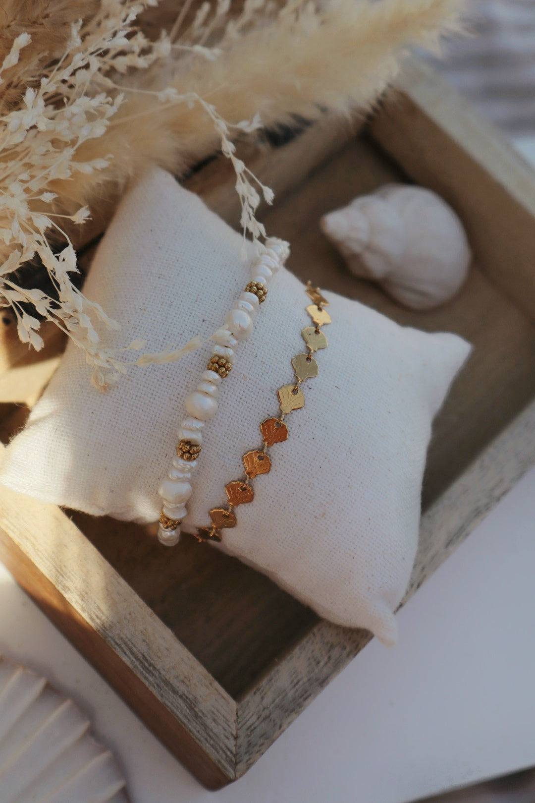 bracelet blanc et doré manchette fait main bretagne