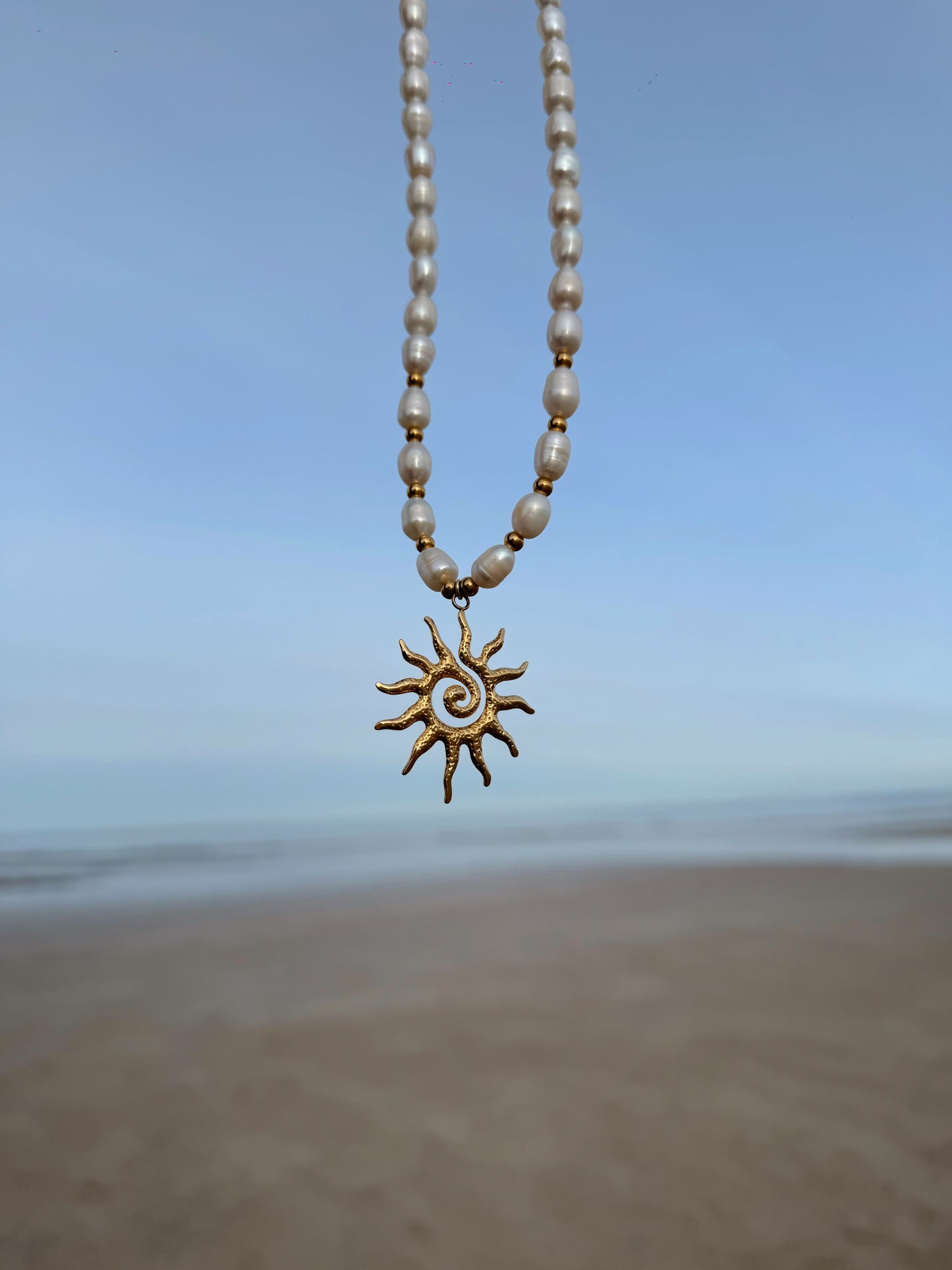 perles d'eau douce collier long avec pendentif soleil bohème