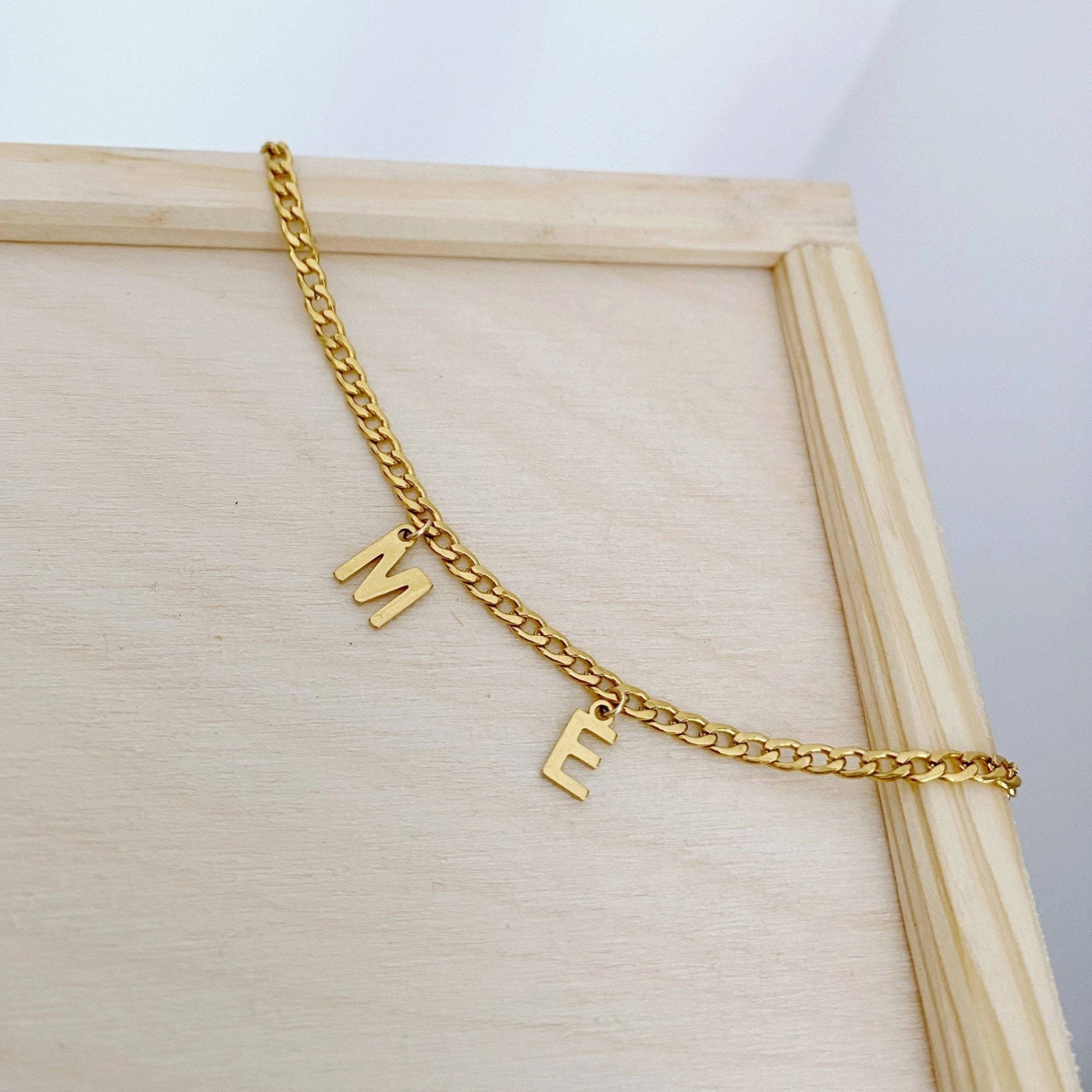 bracelet en chaine pour femme avec initiale personnalisable 